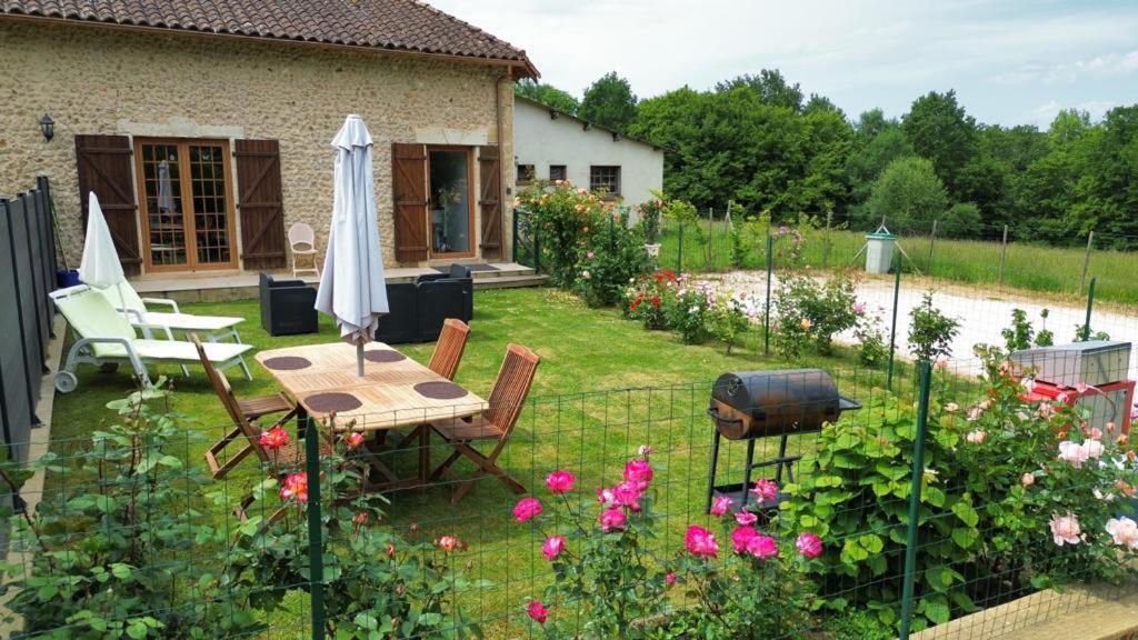 Chez Lucia A 15Min De Perigueux A 6Km Autoroute A89 Apartment Eglise-Neuve-de-Vergt Exterior photo